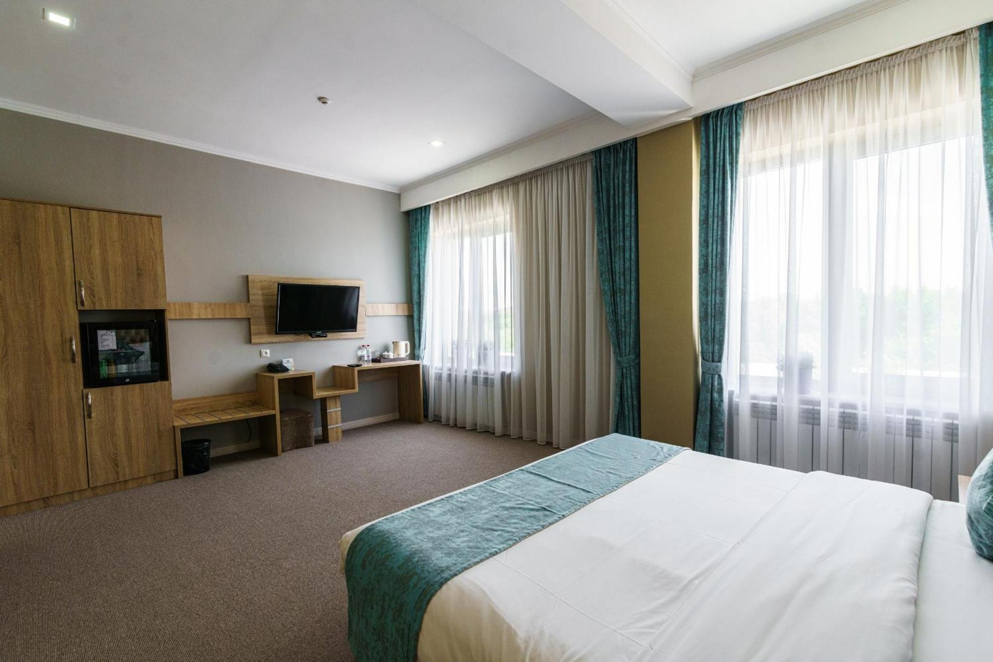 Park Hotel Al Bustan Шымкент Экстерьер фото